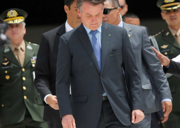 Bolsonaro é chamado de 'traidor' durante formatura de militares